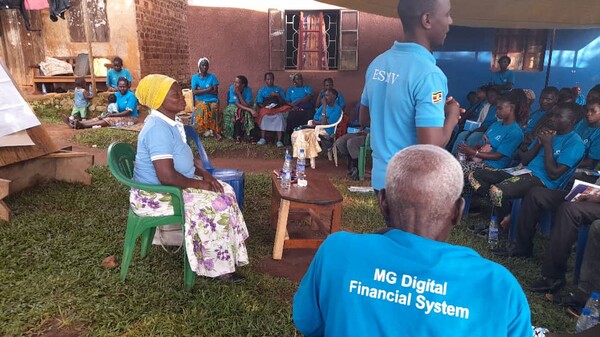우간다새마을금고중앙회는 지난해 8월 아프리카 우간다 음피지주에서 봉골레 새마을금고 회원들을 대상으로 MG디지털 금융시스템 교육을 진행하고 있다. 사진=새마을금고
