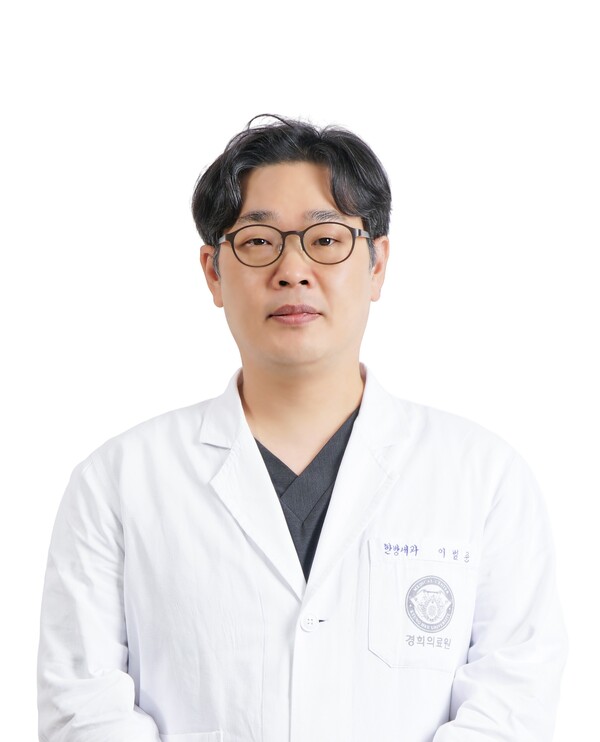 Profesor Beemjun Lee.  Foto = Hospital de Medicina Oriental de la Universidad Kyung Hee