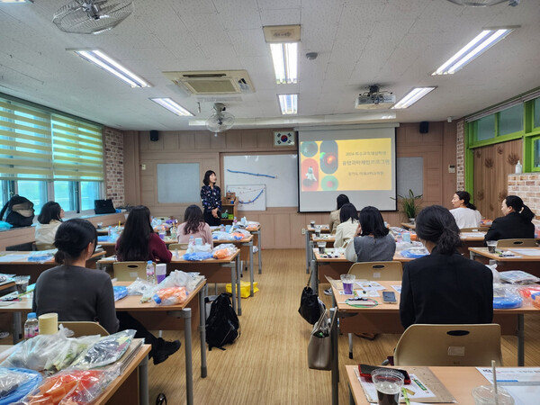 경기도교육청미래과학교육원이 특수교육 대상학생을 위한 ‘융합과학체험 프로그램’을 진행하고 있다.  [사진=경기도교육청]