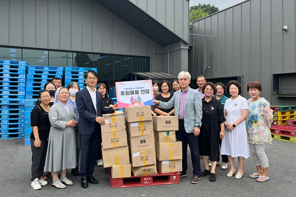 ±èÇý¼÷ Àκ¸ÀÇÁý ¿øÀå(¼ö³à), ±èÀÏȯ ÀüºÏ±×·ìȨÇùÀÇȸ ȸÀå(¸ñ»ç), ±è¼±ÁÖ º¹Áö»ç, ÃÖ±¸¿ø (Àü)ÀüÁÖÇìµåŰÆÛ µî ´Ù¼öÀÇ ÀͻꡤÀüÁÖ ½Ã¼³ÀåµéÀÌ ½ÅÁÖ¿¬ ÇÉÄÄÆÛ´Ï ´ëÇ¥·ÎºÎÅÍ Á¦°ú»§À» ÀμöÇϰí ÀÖ´Ù.