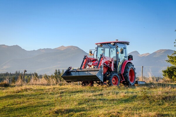 TYM이 슬로바키아 수자원공사가 주관한 정부조달사업 입찰에서 자사 트랙터 50대에 대한 수주 계약을 체결했다. 사진=TYM