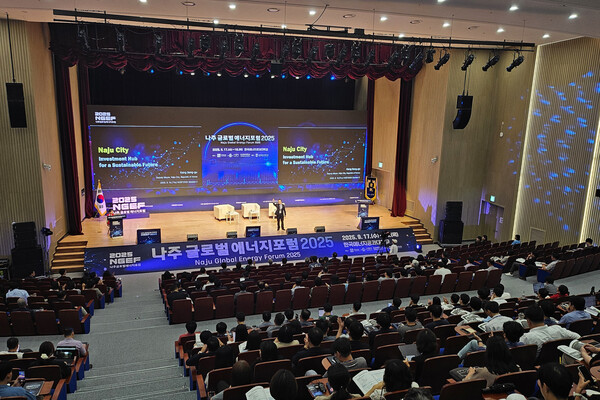 강상구 나주부시장이 ‘나주 글로벌 에너지포럼 2025’ 연사로 나서 나주가 에너지전환 시대에 준비된 도시임을 역설했다. 사진=나주시