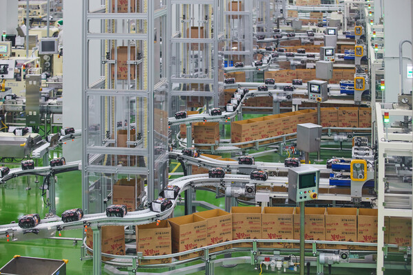 밀양 1·2공장은 총 4200억원이 들어간 최첨단 스마트 팩토리다. 원부자재 입고부터 완제품 출고까지 전 과정이 자동화로 돌아간다. 사진=삼양식품