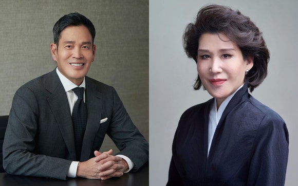 신세계 정용진 회장(왼쪽)과 정유경 회장. 사진=신세계 그룹