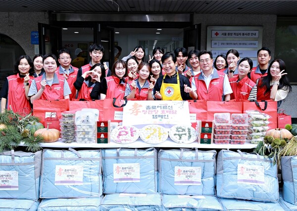 정관장이 추석을 맞아 홀로 계신 어르신들을 위해 건강과 따뜻한 마음을 나누는 ‘효(孝)배달’ 캠페인 시즌9을 진행한다. 사진=정관장
