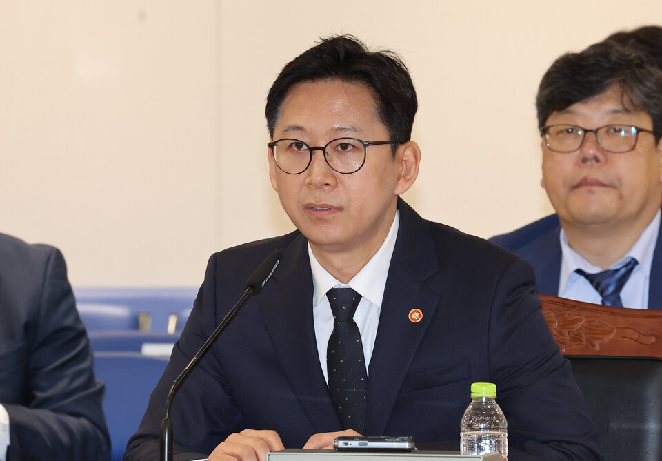 배경훈 부총리 겸 과학기술정보통신부 장관이 13일 정부세종청사에서 열린 국회 과학기술정보방송통신위원회의 과학기술정보통신부에 대한 국정감사에서 여야 위원들의 질의에 답하고 있다. 사진=연합뉴스