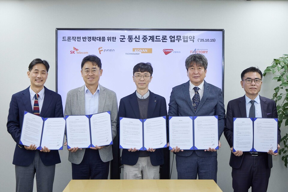 왼쪽부터 나경환 SKT 엔터프라이즈솔루션본부장, 김정훈 펀진 사업전략본부장, 김규훈 코난테크놀로지 국방AI사업부장, 김태연 콘텔라 MTS사업부문장, 김태훈 플랙토리 대표이사. 사진=SKT