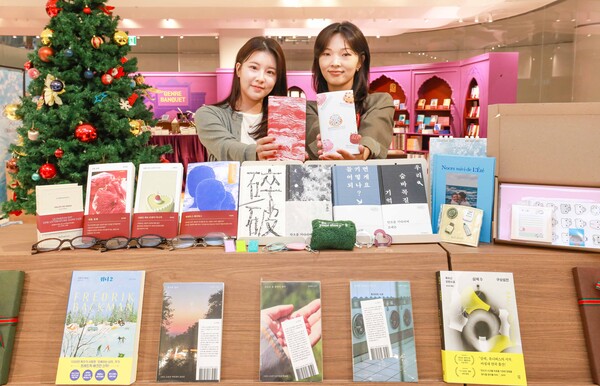 현대백화점이 독서의 계절을 맞아 오는 12일까지 더현대 서울 5층 에픽서울에서 ‘리딩 파티(Reading Party)’ 팝업스토어를 연다. 사진=현대백화점