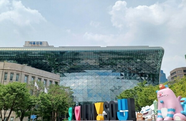 서울시 조사결과 해외 쇼핑 플랫폼 테무와 알리익스프레스의 국내 소비자 만족도가 가장 낮게 나타난 반면, 쓱닷컴·네이버 스마트스토어·롯데온 등 국내 플랫폼은 높은 평가를 받으며 신뢰성을 입증했다. 사진=연합뉴스