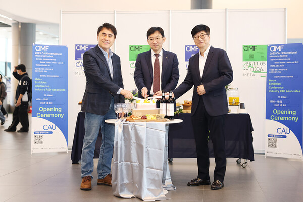 (왼쪽부터) 중앙대 이창재 원장, 박상규 총장, 백준기 교수. 사진=중앙대