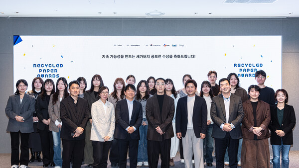 지난 6일 판교아지트에서 열린 '다시 태어난 종이팩: 새롭지(紙)' 공모전 시상식. 사진=카카오