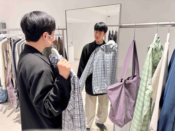 롯데백화점은 16일까지 세터, 슈퍼드라이, 유니폼브릿지 등 90여 개의 패션 브랜드 할인 행사를 연다. 사진=롯데백화점