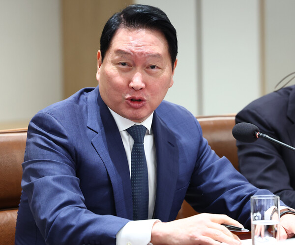 최태원 SK그룹 회장이 16일 용산 대통령실에서 열린 한미 관세협상 후속 민관 합동회의에서 발언하고 있다.[연합뉴스]