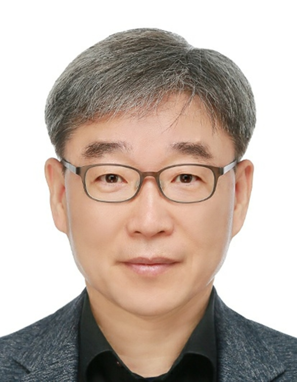 덕성여자대학교 총장직무대리 김종길 교수. 사진=덕성여대