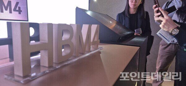 지난달 22일부터 24일까지 사흘간 서울 강남구 코엑스에서 열린 '제27회 반도체대전' SK하이닉스 부스. 사진=포인트데일리 DB