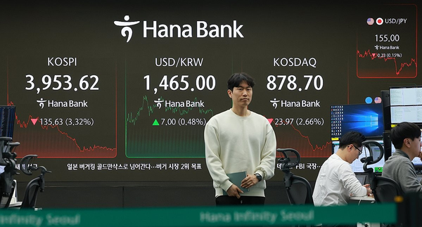 18일 서울 중구 하나은행 딜링룸. 사진=연합뉴스