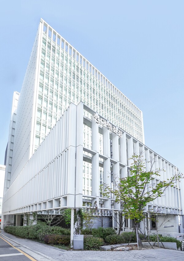 현대백화점그룹은 한국ESG기준원(KCGS)의 ‘2025년 ESG 평가’에서 13개 상장사 가운데 12개가 통합 A등급 이상을 받았다. 사진=현대백화점그룹