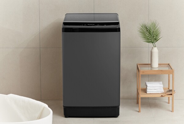 쿠쿠가 자사 첫 세탁기인 12kg 용량의 통워시형 세탁기를 출시했다. 이 제품은 작지만 강력한 세탁 성능으로 찌든 때는 효과적으로 제거하고 옷감은 섬세하게 다루도록 설계됐다. 사진=쿠쿠