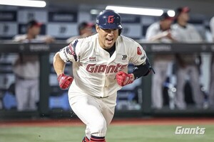 [<b>프로야구 순위</b>] <b>롯데</b>, LG 꺾고 40일 만에 공동 2위…선두 한화와 1.5게임...