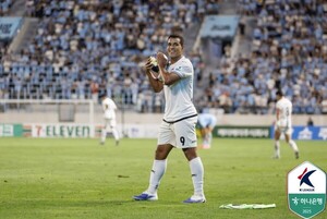 [K리그1] <b>극장골</b>로 <b>김천</b>, 수원FC 꺾고 2위 수성