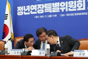 <b>은행권</b>, 40세로 낮춘 <b>희망퇴직</b>…인력 구조 재편 가속