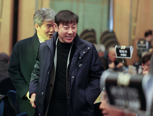 <b>신태용</b> "<b>폭행</b> 사실 없다…있었다면 감독 안 해"