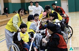 상상인그룹, 휠체어 사용 아동과 9년 동행 잇는다 - 뉴스 썸네일 이미지