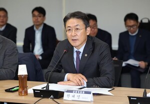 금융위, 지배구조 선진화 TF 출범...CEO 선임·연임 손본다 - 뉴스 썸네일 이미지