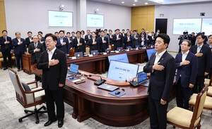 [출근길 포인트] 靑, '초과이윤 배분' 회의 왜 미뤘나..."증시 부담·사회... - 뉴스 썸네일 이미지